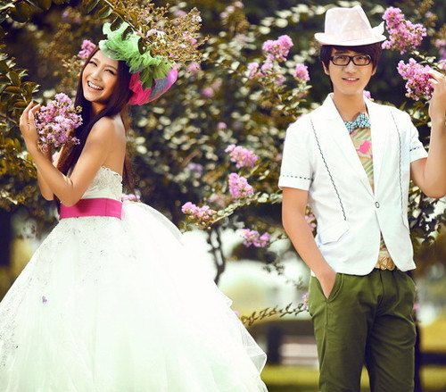 Mái tóc để tự nhiên là xu hướng rất nhiều cô dâu lựa chọn trong năm nay. Mái tóc để tự nhiên là xu hướng rất nhiều cô dâu lựa chọn trong năm nay.