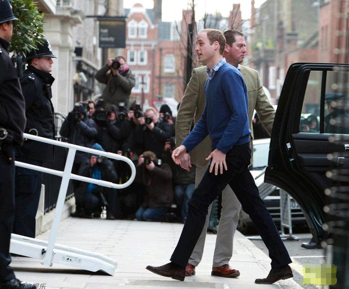 Được biết, sau khi Kate Middleton được chuẩn đoán là đã có bầu, công nương đã được chuyển đến bệnh viện của Hoàng gia để được chăm sóc cũng như tránh tiếp xúc với truyền thông và công chúng. Được biết, sau khi Kate Middleton được chuẩn đoán là đã có bầu, công nương đã được chuyển đến bệnh viện của Hoàng gia để được chăm sóc cũng như tránh tiếp xúc với truyền thông và công chúng.