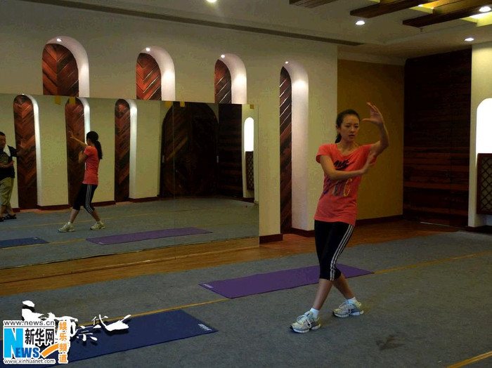 Chương Tử Di luyện võ cùng võ sư trước khi chính thức quay Nhất đại tông sư. Chương Tử Di luyện võ cùng võ sư trước khi chính thức quay Nhất đại tông sư.