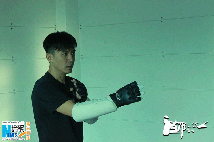 Từ bỏ danh hiệu một ngôi sao lớn, Lương Triều Vỹ không ngần ngại học lại võ từ đầu với những bước cơ bản nhất. Ảnh. Xinhuanet. Từ bỏ danh hiệu một ngôi sao lớn, Lương Triều Vỹ không ngần ngại học lại võ từ đầu với những bước cơ bản nhất. Ảnh. Xinhuanet.