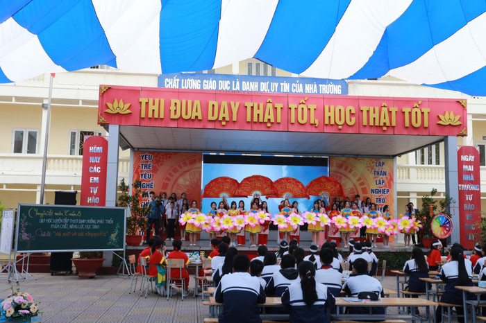 Tiết mục văn nghệ chào mừng tại chuyên đề (Ảnh: Lã Tiến) Tiết mục văn nghệ chào mừng tại chuyên đề (Ảnh: Lã Tiến)