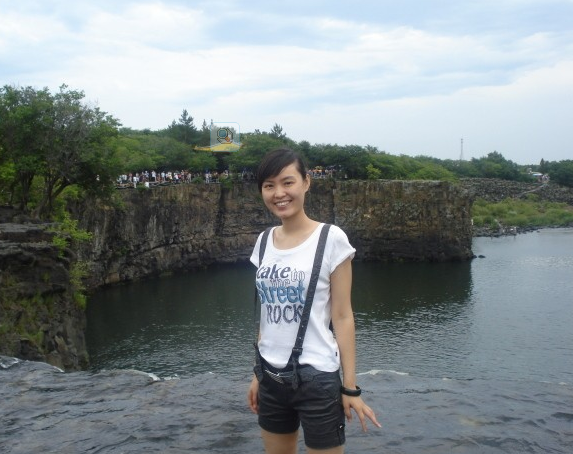 Cô giáo Zhang Lili trước khi bị tai nạn. Ảnh. Sina.