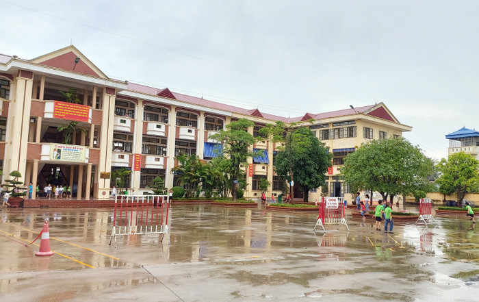 Hiệu trưởng Trường tiểu học Hùng Vương cho rằng, một số khoản thu mà phụ huynh phản ánh là không chính xác (Ảnh: Lã Tiến)