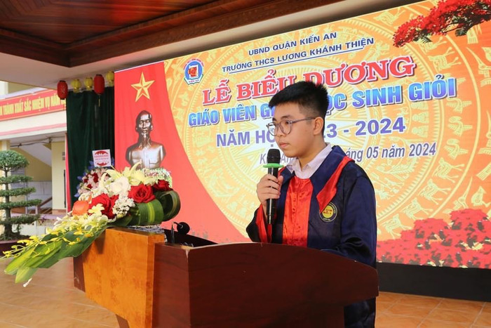 Đại diện học sinh nhà trường phát biểu cảm ơn (Ảnh: TL) GDVN_thcs-lkt-tong-ket-4.jpg