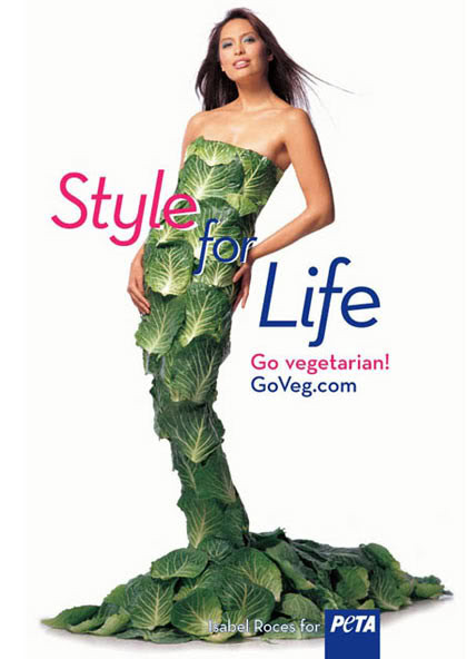 Người đẹp Isabel Rosec trong trang phục bằng lá rau bắp cải qua bộ hình ủng hộ ăn rau xanh của PETA. Ảnh. fundoopictures.