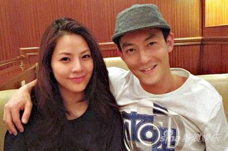 Trần Quán Hy bên cạnh bạn gái Ann Hong. Ảnh. Sina.
