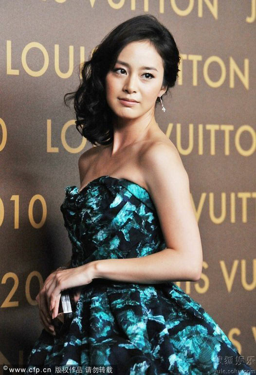 Kim Tea Hee hớp hồn fan hâm mộ khi diện chiếc váy quây đầy sang trọng này. ( Ảnh : Internet ) Kim Tea Hee hớp hồn fan hâm mộ khi diện chiếc váy quây đầy sang trọng này. ( Ảnh : Internet )