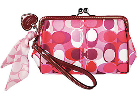 Một chiếc ví nhỏ có hình dạng giống ví cầm tay, đính kèm với vòng đeo bằng da cho phép người dùng móc vào tay và để đôi tay được thoải mái. Một chiếc ví nhỏ có hình dạng giống ví cầm tay, đính kèm với vòng đeo bằng da cho phép người dùng móc vào tay và để đôi tay được thoải mái.