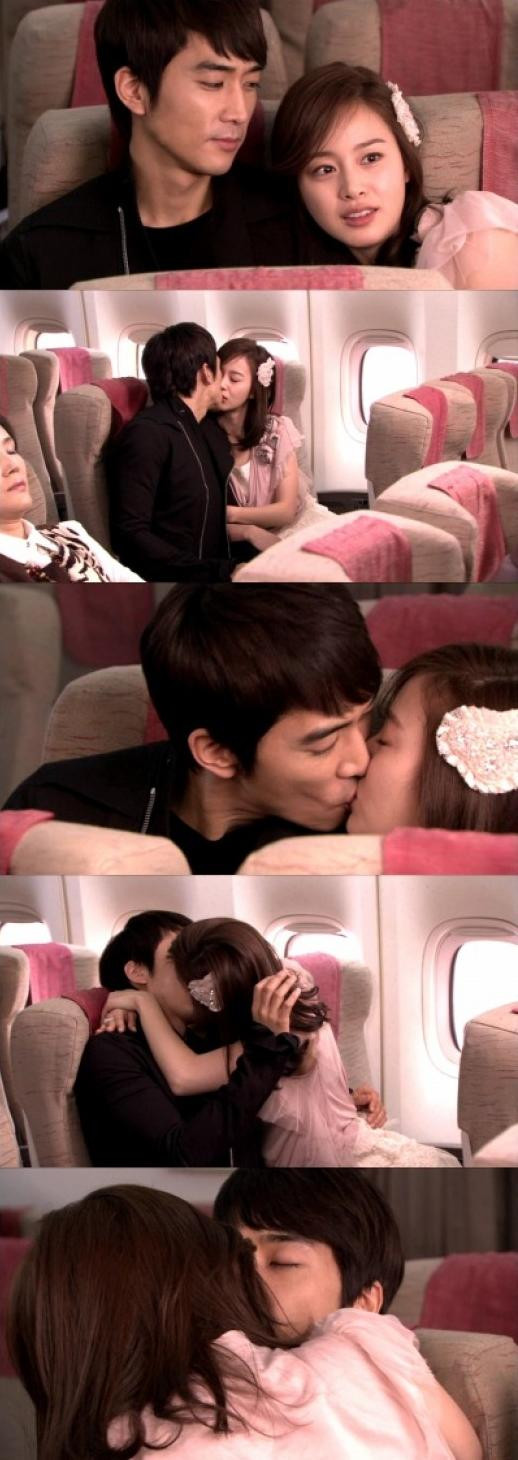 Có lẽ trong bộ phim My Princess, cả Song Seung Hun và Kim Tae Hee đã thực hiện nhiều kiểu hôn mới lạ và độc đáo nhất trong lịch sử điện ảnh Hàn 2012. Có lẽ trong bộ phim My Princess, cả Song Seung Hun và Kim Tae Hee đã thực hiện nhiều kiểu hôn mới lạ và độc đáo nhất trong lịch sử điện ảnh Hàn 2012.
