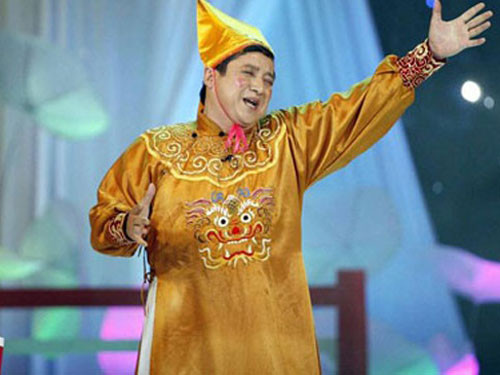 Táo Giao Thông qua sự thể hiện thành công của nghệ sĩ Chí Trung. Táo Giao Thông qua sự thể hiện thành công của nghệ sĩ Chí Trung.