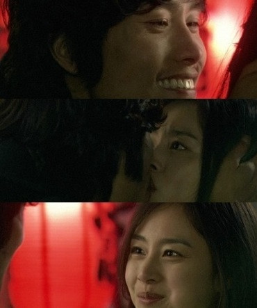 Nụ hôn ngọt ngào của Kim Tae Hee và Lee Byung Hun trong phim Iris. Nụ hôn ngọt ngào của Kim Tae Hee và Lee Byung Hun trong phim Iris.