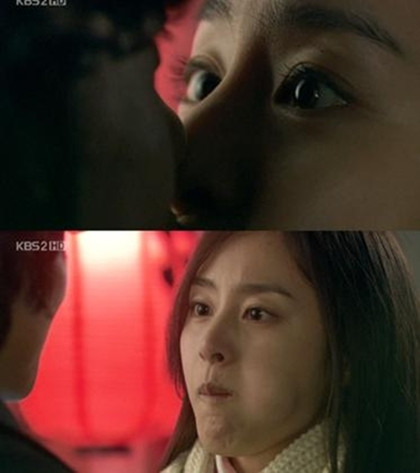 Nụ hôn này của Lee Byung Hun và Kim Tae Hee được gọi là "Nụ hôn kẹo ngọt" - Candy kiss, lý do là Lee Byung Hun "mớm" kẹo cho Kim Tae Hee khi hôn. Nụ hôn này của Lee Byung Hun và Kim Tae Hee được gọi là "Nụ hôn kẹo ngọt" - Candy kiss, lý do là Lee Byung Hun "mớm" kẹo cho Kim Tae Hee khi hôn.