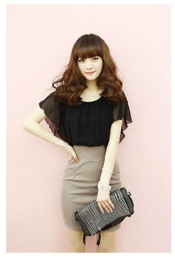 Đường cong hoàn hảo của bạn sẽ được tôn lên với style áo voan xinh kết hợp chân váy bút chì. Đường cong hoàn hảo của bạn sẽ được tôn lên với style áo voan xinh kết hợp chân váy bút chì.