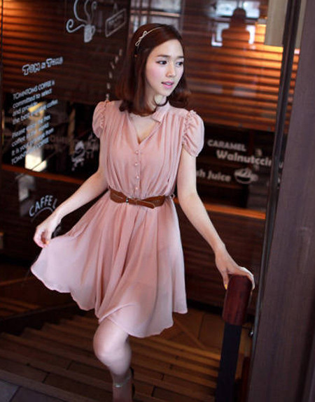 Dịu dàng, ngọt ngào với váy voan xinh màu hồng phấn. Dịu dàng, ngọt ngào với váy voan xinh màu hồng phấn.