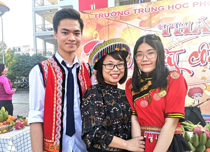 Cô giáo Trương Thị Thu Hường (giáo viên tiếng Anh Trường Trung học phổ thông chuyên Hạ Long) là một điển hình của ngành giáo dục tỉnh Quảng Ninh (Ảnh: Nhân vật cung cấp) Cô giáo Trương Thị Thu Hường (giáo viên tiếng Anh Trường Trung học phổ thông chuyên Hạ Long) là một điển hình của ngành giáo dục tỉnh Quảng Ninh (Ảnh: Nhân vật cung cấp)