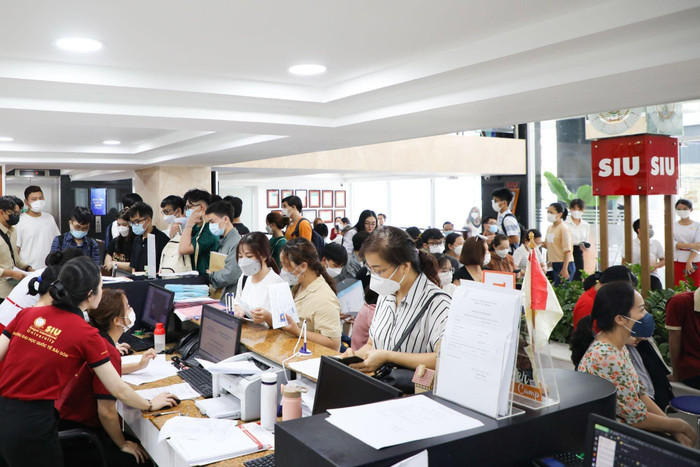 Thí sinh nhập học tại Trường Đại học Quốc tế Sài Gòn (ảnh: Q.T) Thí sinh nhập học tại Trường Đại học Quốc tế Sài Gòn (ảnh: Q.T)