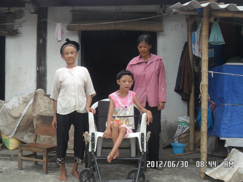 Cuộc sống gia đình chị giờ đây đang rất cần những Mạnh Thường Quân chung tay giúp đỡ. Cuộc sống gia đình chị giờ đây đang rất cần những Mạnh Thường Quân chung tay giúp đỡ.