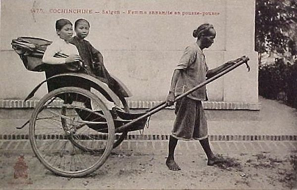 Hình ảnh về các quan lại, binh lính, chức dịch… thời đại phong kiến dưới triều đại phong kiến qua góc nhìn của các nhiếp ảnh gia người Pháp khi họ đến Đông Dương trong đó có Việt Nam cho thấy một cái nhìn đầy đủ cho thế hệ chúng ta về một thời kỳ đã kéo dài ở Việt Nam hàng nghìn năm. (Theo Phạm Trọng Lễ). Hình ảnh về các quan lại, binh lính, chức dịch… thời đại phong kiến dưới triều đại phong kiến qua góc nhìn của các nhiếp ảnh gia người Pháp khi họ đến Đông Dương trong đó có Việt Nam cho thấy một cái nhìn đầy đủ cho thế hệ chúng ta về một thời kỳ đã kéo dài ở Việt Nam hàng nghìn năm. (Theo Phạm Trọng Lễ).