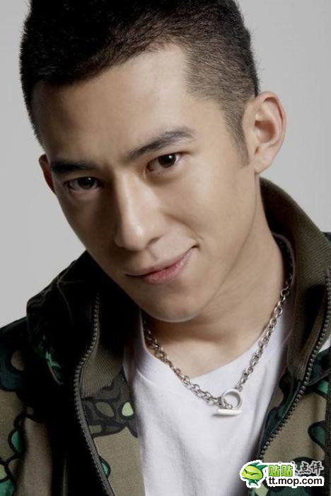 Nam diễn viên, ca sĩ, người mẫu Lỗ Nặc – Lenox, lai Đức - Trung Quốc. Anh sinh năm 1987 và tốt nghiệp Học viện điện ảnh Bắc Kinh.