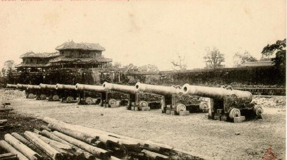 Cổng vào Kinh thàn Huế. Cổng vào Kinh thàn Huế.