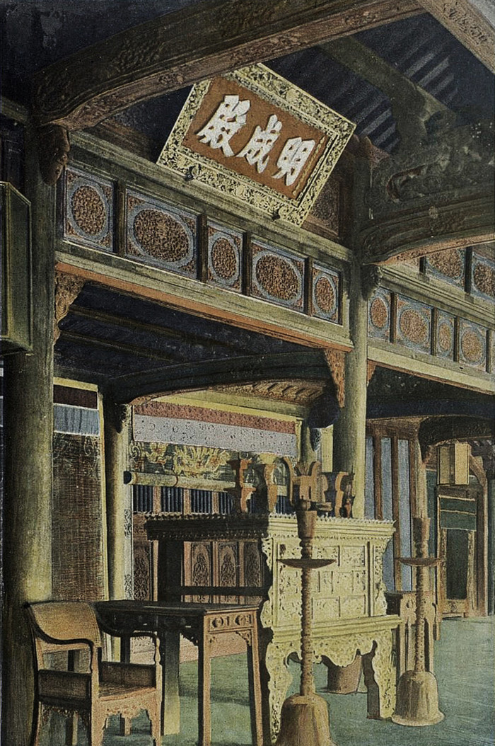 Bên trong lăng vua Gia Long, Huế.