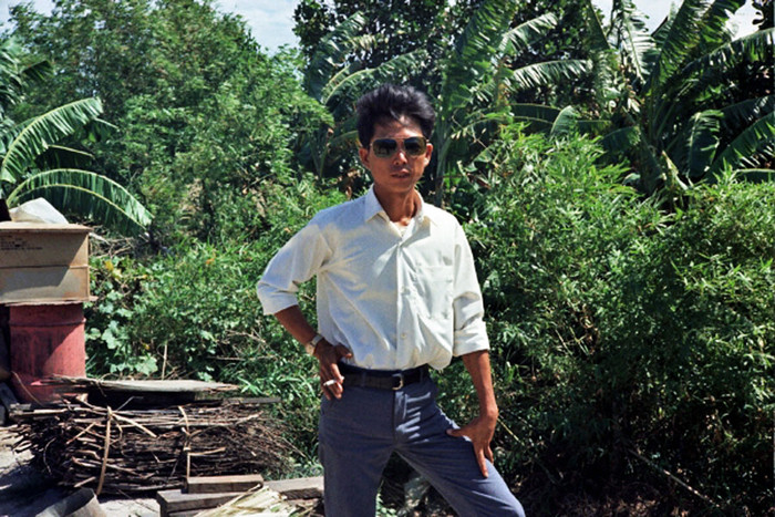 Chú rể, là trinh sát và thông dịch viên của Tiểu đoàn S-3. Chú rể, là trinh sát và thông dịch viên của Tiểu đoàn S-3.