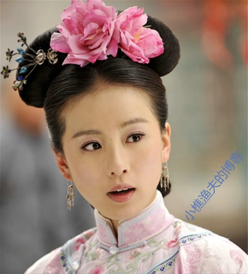Lưu Thi Thi trong “Bộ bộ kinh tâm” được đánh giá cao về diễn xuất cũng như phục trang. Lưu Thi Thi luôn mang lại cho người xem một cảm giác dễ chịu, tuy về vẻ đẹp thì không phải là kinh điển nhưng cô có sức hút rất lôi cuốn đối với khán giả. Lưu Thi Thi trong “Bộ bộ kinh tâm” được đánh giá cao về diễn xuất cũng như phục trang. Lưu Thi Thi luôn mang lại cho người xem một cảm giác dễ chịu, tuy về vẻ đẹp thì không phải là kinh điển nhưng cô có sức hút rất lôi cuốn đối với khán giả.
