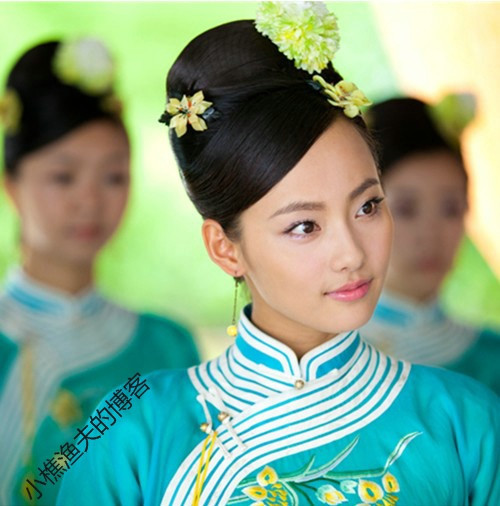 Trương Gia Ni trong vai một tiểu thư có suy nghĩ chín chắn, tính tình tỉ mỉ chi tiết trong phim “Cung 2”. Một mỹ nhân trí tuệ cừ khôi, sắc đẹp không ai bì kịp. Điều khiến khán giả ấn tượng nhiều nhất ở vai diễn của Trương Gia Ni là trang phục đẹp mắt của cô, thực sự là rất hợp với người đẹp. Trương Gia Ni trong vai một tiểu thư có suy nghĩ chín chắn, tính tình tỉ mỉ chi tiết trong phim “Cung 2”. Một mỹ nhân trí tuệ cừ khôi, sắc đẹp không ai bì kịp. Điều khiến khán giả ấn tượng nhiều nhất ở vai diễn của Trương Gia Ni là trang phục đẹp mắt của cô, thực sự là rất hợp với người đẹp.