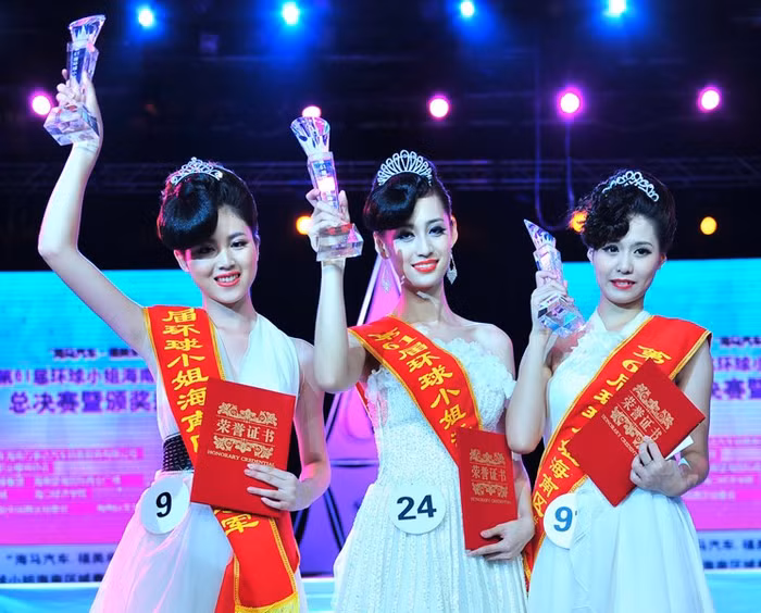 Top 3 Hoa hậu Hoàn cầu tỉnh Hải Nam 2012.