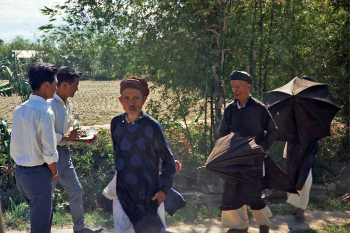 Khách khứa từ nhà cô dâu. Khách khứa từ nhà cô dâu.