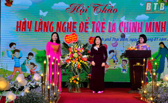 Hội thảo để các giáo viên, phụ huynh lắng nghe để học sinh là chính mình (Ảnh: Báo Thái Bình)
