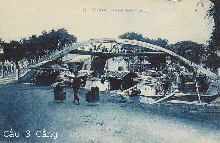 3 cẳng đều giống nhau nên khó phân biệt được cẳng nào với cẳng nào. 3 cẳng đều giống nhau nên khó phân biệt được cẳng nào với cẳng nào.