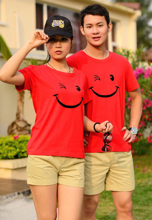 Bộ đôi như thế này thì sao? Chàng sẽ chẳng bao giờ nghĩ bạn "già" hơn các cô nàng bằng tuổi chàng đâu. (Ảnh: HB) Xem thêm: Cặp đôi hoàn hảo siêu dễ thương hè này