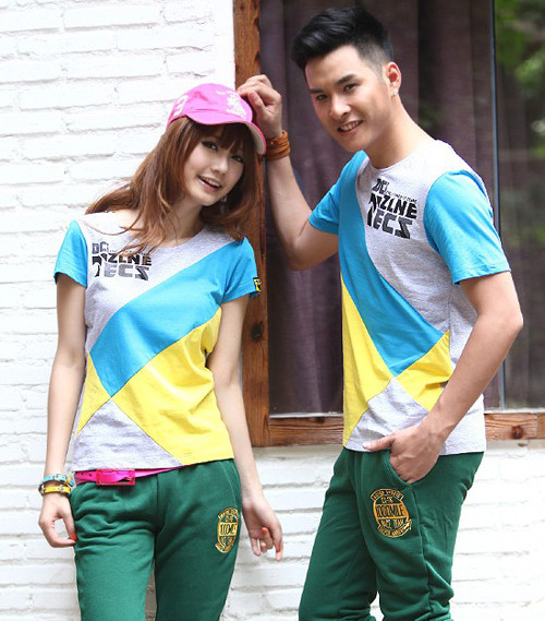 Mang đậm phong cách thể thao, kiểu áo đôi này giúp bạn thể hiện sự nhanh nhẹn, nét đẹp khỏe khoắn, tươi vui. (Ảnh: HB) Xem thêm: Cặp đôi hoàn hảo siêu dễ thương hè này