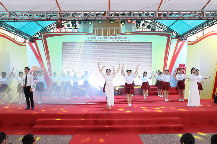 Các tiết mục văn nghệ đặc sắc tại lễ kỷ niệm (Ảnh: LT) Các tiết mục văn nghệ đặc sắc tại lễ kỷ niệm (Ảnh: LT)