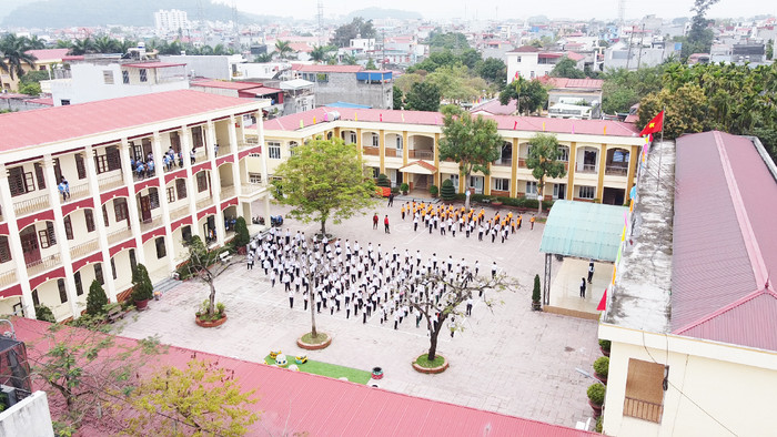 Trường Trung học cơ sở Đồng Hoà hiện nay được xây dựng khang trang, hiện đại, đáp ứng yêu cầu dạy và học (Ảnh: LT) Trường Trung học cơ sở Đồng Hoà hiện nay được xây dựng khang trang, hiện đại, đáp ứng yêu cầu dạy và học (Ảnh: LT)