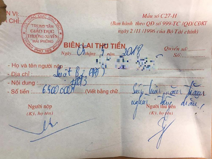 Trung tâm Giáo dục thường xuyên Hải Phòng viết biên lai thu tiền học phí cho học viên học văn bằng 2 Khoa Luật Kinh tế của Trường Đại học Đông Đô (Ảnh: Lã Tiến) Trung tâm Giáo dục thường xuyên Hải Phòng viết biên lai thu tiền học phí cho học viên học văn bằng 2 Khoa Luật Kinh tế của Trường Đại học Đông Đô (Ảnh: Lã Tiến)