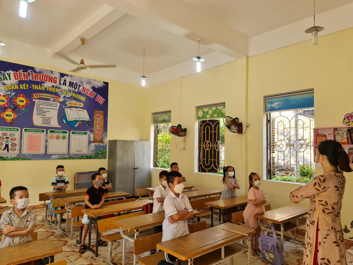 Sở Giáo dục và Đào tạo tỉnh Quảng Ninh chỉ đạo khẩn về công tác phòng, chống dịch sau khi phát hiện ca mắc Covid-19 là học sinh (Ảnh: Lã Tiến) Sở Giáo dục và Đào tạo tỉnh Quảng Ninh chỉ đạo khẩn về công tác phòng, chống dịch sau khi phát hiện ca mắc Covid-19 là học sinh (Ảnh: Lã Tiến)