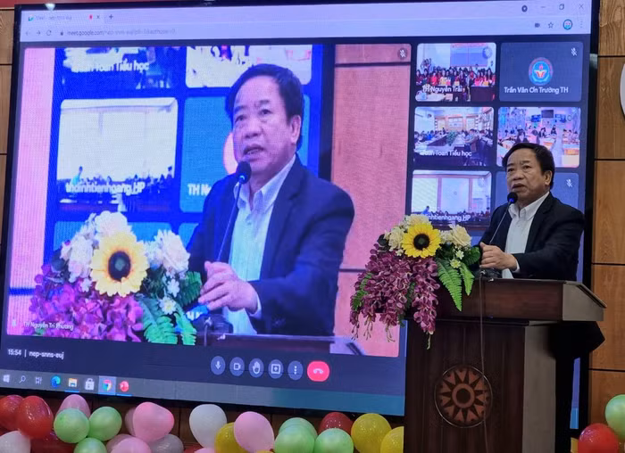 Ông Vũ Văn Trà – Phó Giám đốc Sở Giáo dục và Đào tạo Hải Phòng nhấn mạnh tầm quan trọng của việc áp dụng giáo dục STEM (Ảnh: Phương Linh)