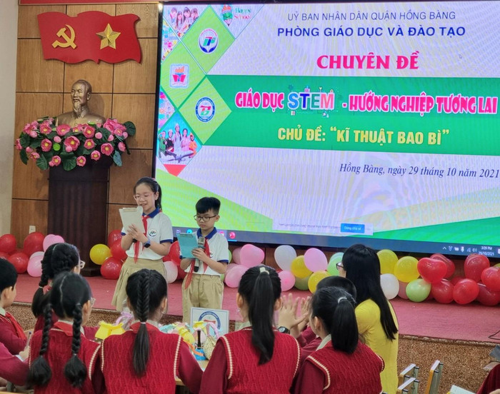 Học sinh thể hiện sự tự tin và kỹ năng thuyết trình tốt trong tiết học (Ảnh: Phương Linh) Học sinh thể hiện sự tự tin và kỹ năng thuyết trình tốt trong tiết học (Ảnh: Phương Linh)