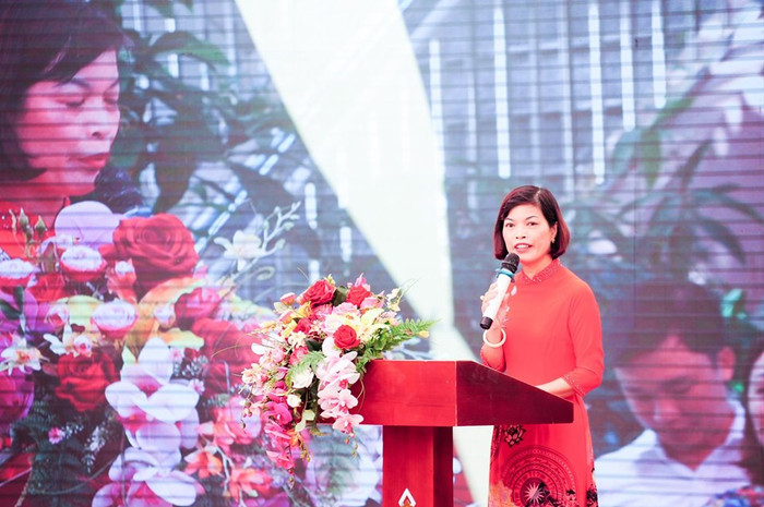 Cô giáo Lê Thị Minh Tâm, Hiệu trưởng Trường Trung học cơ sở Tô Hiệu phát biểu khai mạc chuyên đề (Ảnh: Lã Tiến) Cô giáo Lê Thị Minh Tâm, Hiệu trưởng Trường Trung học cơ sở Tô Hiệu phát biểu khai mạc chuyên đề (Ảnh: Lã Tiến)