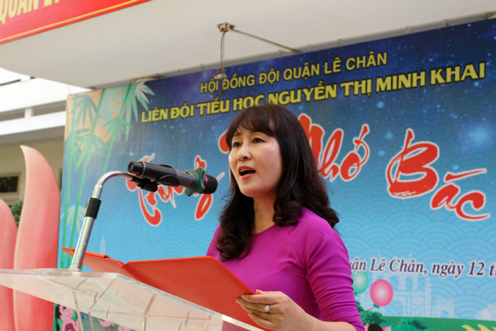 Nhà giáo ưu tú Thái Thị Bích Vân, Hiệu trưởng Trường tiểu học Nguyễn Thị Minh Khai phát biểu tại chuyên đề (Ảnh: Lã Tiến) Nhà giáo ưu tú Thái Thị Bích Vân, Hiệu trưởng Trường tiểu học Nguyễn Thị Minh Khai phát biểu tại chuyên đề (Ảnh: Lã Tiến)