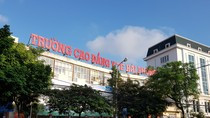 Hiệu trưởng Trường Cao đẳng Y tế Hải Phòng ‘ưu ái’ Trưởng phòng bệnh viện Việt Tiệp (Ảnh: Lã Tiến) Hiệu trưởng Trường Cao đẳng Y tế Hải Phòng ‘ưu ái’ Trưởng phòng bệnh viện Việt Tiệp (Ảnh: Lã Tiến)