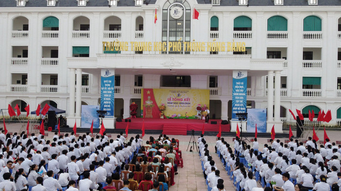 Quang cảnh lễ tổng kết năm học của Trường Trung học phổ thông Hồng Bàng (Ảnh: LT) GDVN_thpt-bong-bang-1.jpg