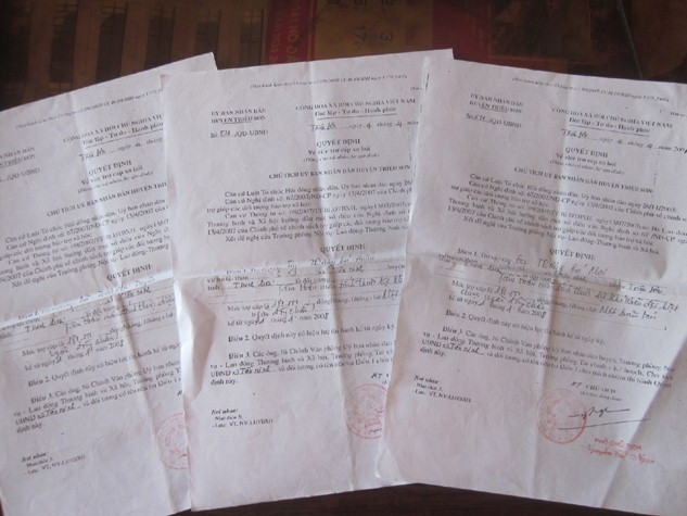 Giấy tờ thương tật của các con ông. Giấy tờ thương tật của các con ông.