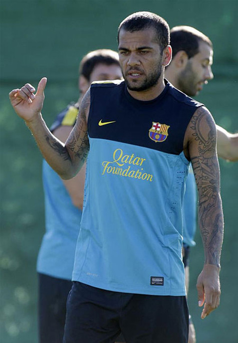 Hậu vệ Dani Alves vẫn rất miệt mài trên sân tập dù trong thời gian vừa qua có không ít thông tin cho rằng anh sẽ chia tay Barca.
