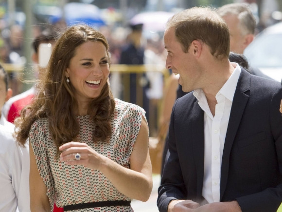Hoàng tử William và công nương Kate Middleton rạng rỡ tại một sự kiện văn hóa ở Queentown, Singapore. Hoàng tử William và công nương Kate Middleton rạng rỡ tại một sự kiện văn hóa ở Queentown, Singapore.