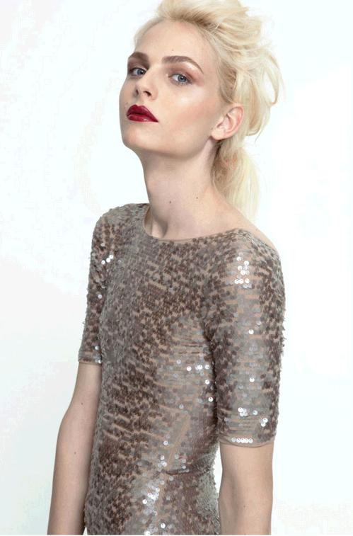 Năm 2008, khi 17 tuổi, Andrej Pejic sang London tìm cơ hội lập nghiệp nhưng hầu như lúc nào anh cũng bị các công ty người mẫu từ chối. Cuối cùng thì vào năm 2010, Andrej Pejic cũng ký được hợp đồng với công ty Storm Models nổi tiếng với việc lăng xê các vẻ đẹp khác lạ (như Kate Moss).