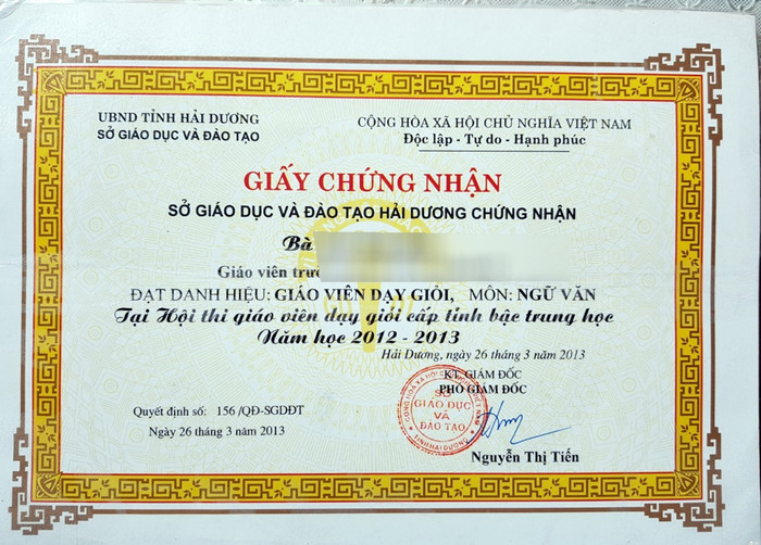Chị Đ.T.M được Sở Giáo dục và Đào tạo Hải Dương cấp giấy chứng nhận giáo viên dạy giỏi (Ảnh: Lã Tiến) Chị Đ.T.M được Sở Giáo dục và Đào tạo Hải Dương cấp giấy chứng nhận giáo viên dạy giỏi (Ảnh: Lã Tiến)