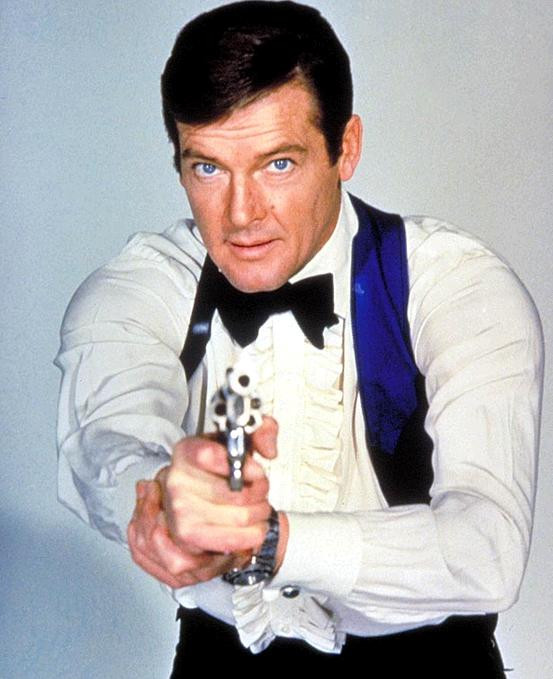 Roger Moorer vị trí thứ 5 với các tập phim Live and Let Die, The Man with the Golden Gun, The Spy Who Loved Me, Moonranker, For Your Eyes Only, Octopussy, A View To Kill từ năm 1973 - 1985.